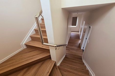 Photo of property in 1c Taupiko Place, Green Bay, Auckland, 0604