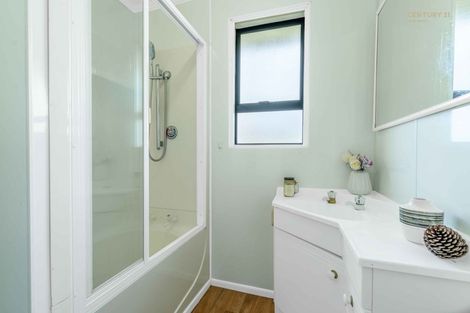 Photo of property in 4 Braeburn Place, Takanini, 2112