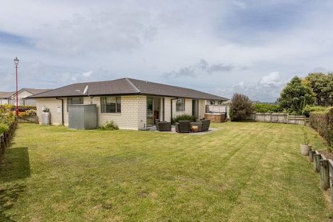 Photo of property in Waterview Estate, 8/4 Greystone Place, Omokoroa, 3114