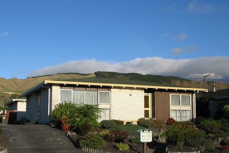 Photo of property in 3 Edgewater Street, Waikanae, 5036