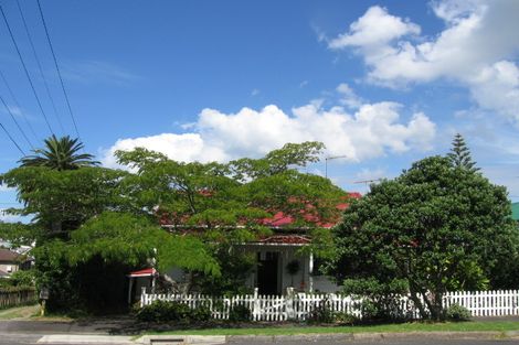 Photo of property in 42 William Bond Street, Stanley Point, Auckland, 0624