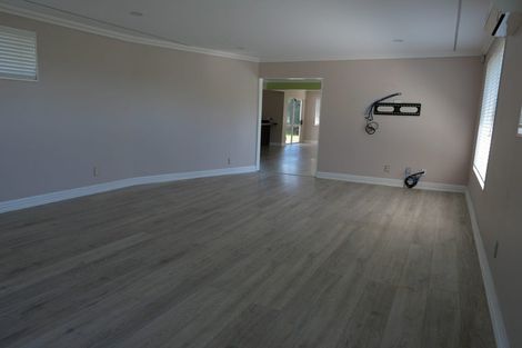 Photo of property in 10 Karu Crescent, Waikanae, 5036