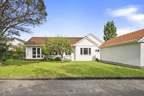 Photo of property in 5 Aokautere Drive, Fitzherbert, Palmerston North, 4410