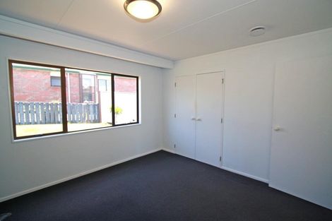 Photo of property in 32 Poplar Grove, Whalers Gate, New Plymouth, 4310