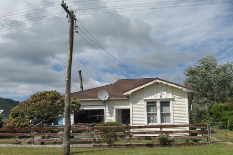 Photo of property in 6 Banks Street, Tolaga Bay, 4077