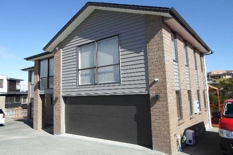 Photo of property in 20 Lakeridge Close, Northcross, Auckland, 0632