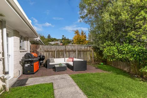 Photo of property in 1/10 Mannering Place, Hillcrest, Auckland, 0627
