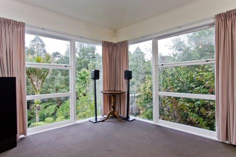 Photo of property in 187 Golf Road, Titirangi, Auckland, 0604