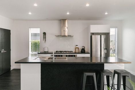 Photo of property in 10 Monaco Grove, Fitzherbert, Palmerston North, 4410