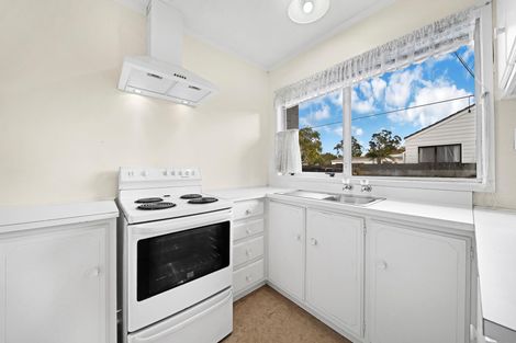 Photo of property in 2/11 Sharivari Place, Conifer Grove, Takanini, 2112