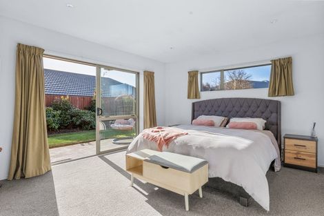 Photo of property in 4 Gwen Place, Redwood, Christchurch, 8051
