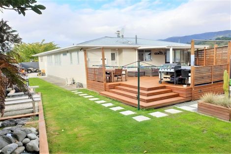 Photo of property in 16 Seattle Grove, Totara Park, Upper Hutt, 5018