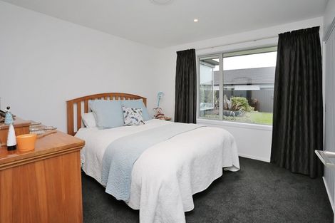 Photo of property in 28 Northside Drive, Waikiwi, Invercargill, 9810