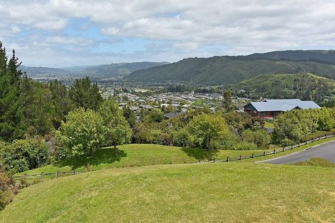 Photo of property in 1 Mount Marua Way, Timberlea, Upper Hutt, 5018