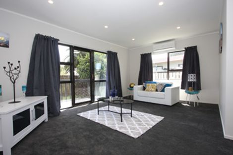 Photo of property in 1/6 Hatherley Place, Clendon Park, Auckland, 2103