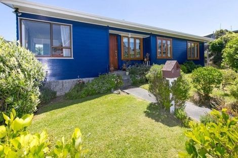 Photo of property in 67 Frobisher Street, Island Bay, Wellington, 6023