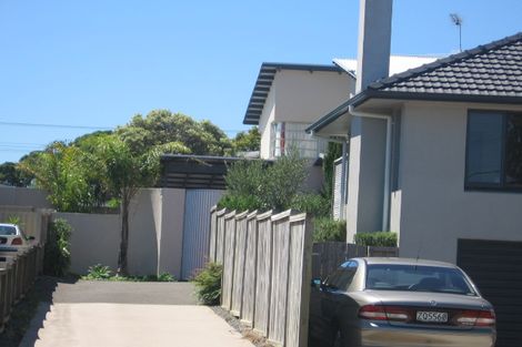 Photo of property in 2/16 Tobruk Crescent, Milford, Auckland, 0620