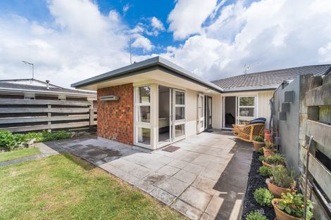 Photo of property in 22 Erin Street, Hokowhitu, Palmerston North, 4410