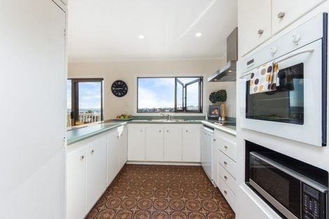 Photo of property in 53 Island Bay Road, Beach Haven, Auckland, 0626