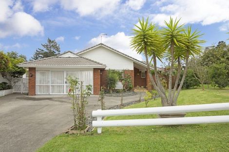 Photo of property in 22 Lochend Place, Highland Park, Auckland, 2010