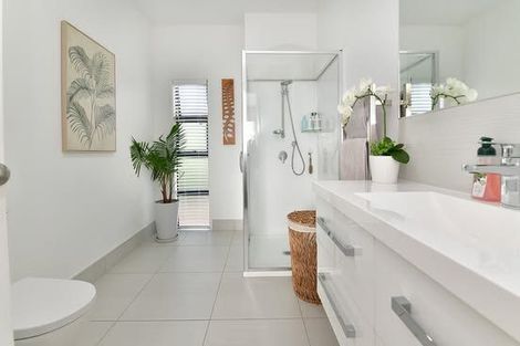 Photo of property in 2/1376 Whangaparaoa Road, Army Bay, Whangaparaoa, 0930