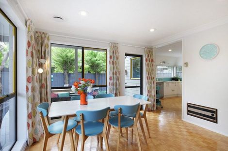 Photo of property in 28 Harkness Place, Avonhead, Christchurch, 8042