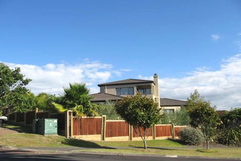 Photo of property in 7 Tyrico Close, Unsworth Heights, Auckland, 0632