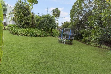 Photo of property in 2/32 Knightsbridge Drive, Forrest Hill, Auckland, 0620
