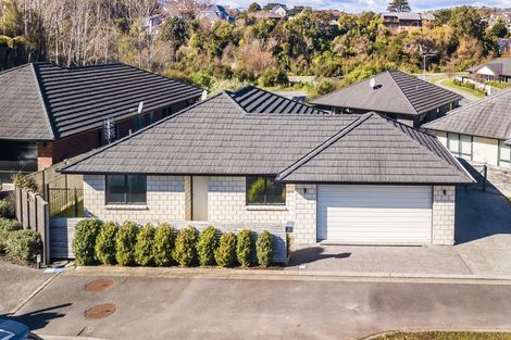 Photo of property in 6 Mooring Close, Whitby, Porirua, 5024