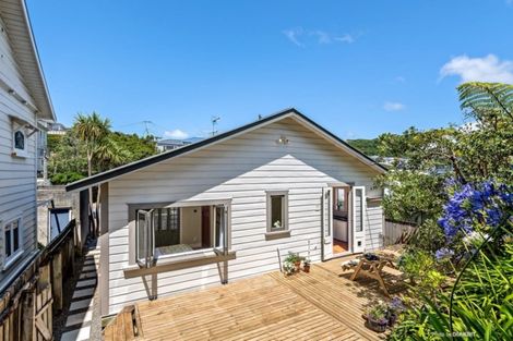 Photo of property in 14 Dee Street, Island Bay, Wellington, 6023