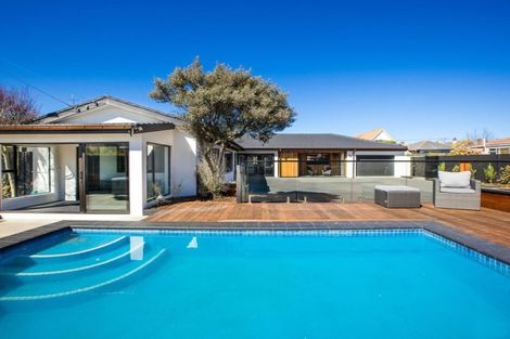 Photo of property in 215 Bay View Road, Saint Clair, Dunedin, 9012