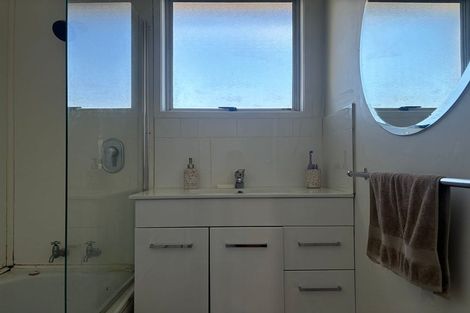 Photo of property in 1/89 Bruce Mclaren Road, Henderson, Auckland, 0612