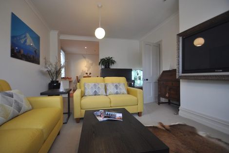 Photo of property in 32 Carrington Street, New Plymouth, 4310