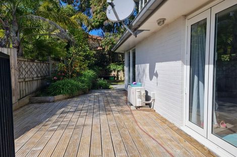 Photo of property in 873a Beach Road, Waiake, Auckland, 0630