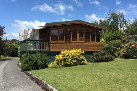 Photo of property in 33 Trelawn Place, Cockle Bay, Auckland, 2014