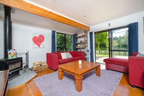 Photo of property in 36 Redlands Grove, Swanson, Auckland, 0612
