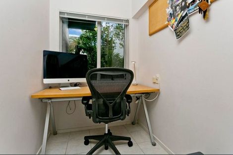 Photo of property in 2/79 Ocean View Road, Hillcrest, Auckland, 0627