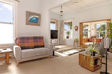 Photo of property in 300 Aberdeen Road, Gisborne, 4010