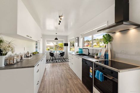 Photo of property in 2 April Place, Red Hill, Papakura, 2110