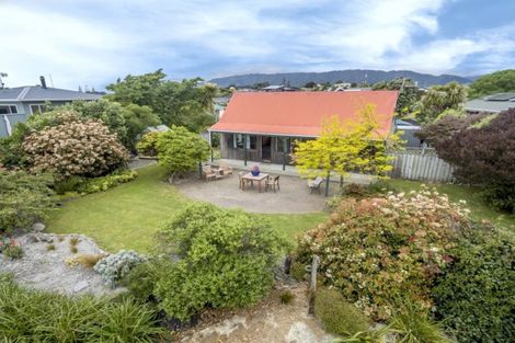 Photo of property in 18 Campion Road, Waikanae Beach, Waikanae, 5036