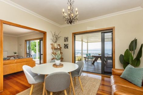 Photo of property in 8 Lambton Road, Hospital Hill, Napier, 4110