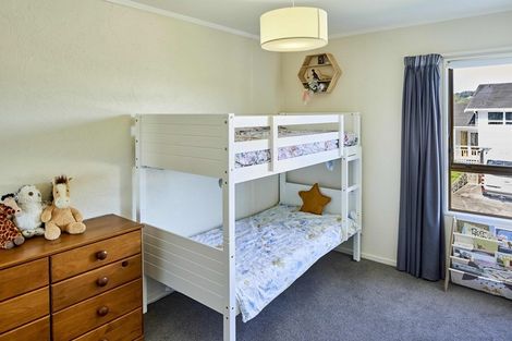 Photo of property in 31 Penryn Drive, Camborne, Porirua, 5026