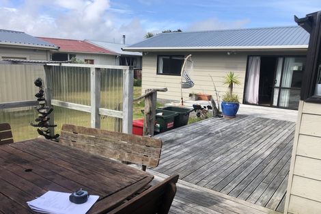 Photo of property in 128 Tutere Street, Waikanae Beach, Waikanae, 5036