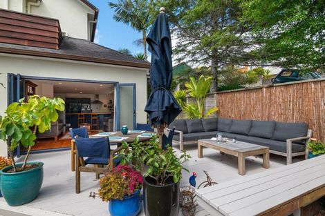 Photo of property in 18 Beulah Avenue, Rothesay Bay, Auckland, 0630