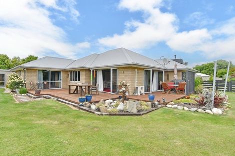 Photo of property in 9 Riverside Way, Amberley, 7410