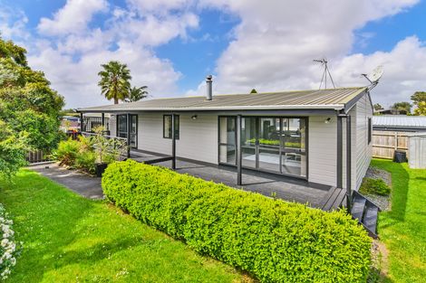 Photo of property in 8 Hadley Wood Drive, Wattle Downs, Auckland, 2103
