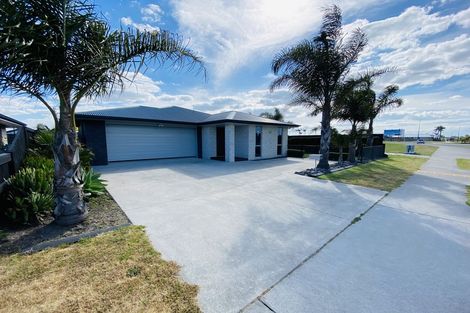 Photo of property in 120 The Boulevard, Papamoa Beach, Papamoa, 3118