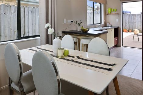 Photo of property in 12 Peachstone Lane, Henderson, Auckland, 0612