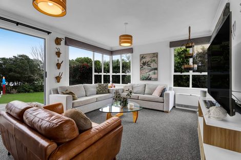 Photo of property in 10 Strandon Place, Strandon, New Plymouth, 4312