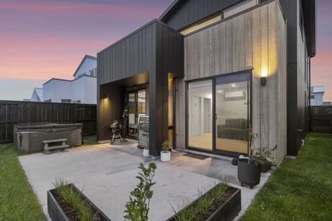 Photo of property in 31 Hinaki Street, Poike, Tauranga, 3112